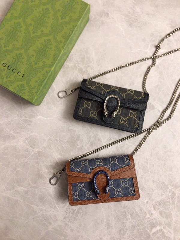 グッチ財布 レプリカ着用イメージ